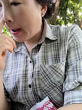 Snapshot of Sweetlove_77 chatting on 10.15.25 Sweetlove 77 online show from 10.15.25