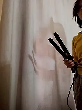 Snapshot of Gussie_Bridie chatting on 10.05.25 Gussie Bridie online show from 10.05.25