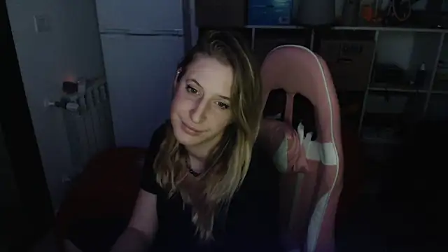 Snapshot of Pinkyladyxxx chatting on 01.24.25 Pinkyladyxxx online show from 01.24.25