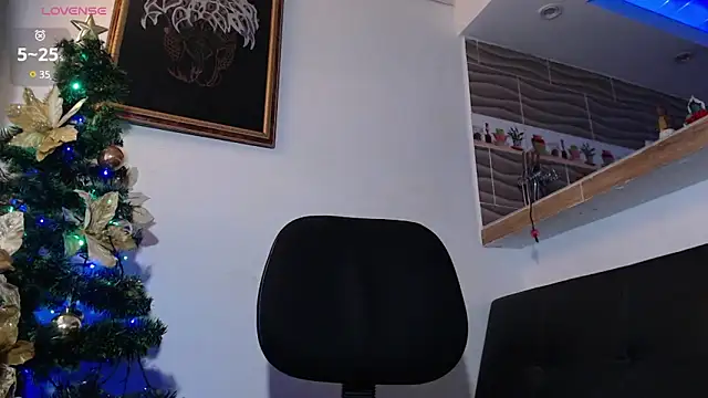 Snapshot of colby_scott chatting on 12.19.24 colby scott online show from 12.19.24