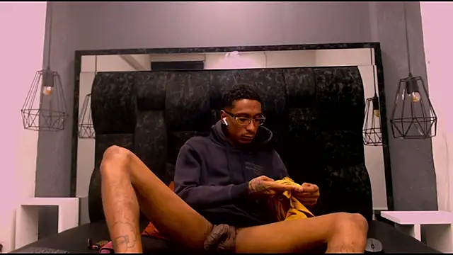 Snapshot of Jose_Smoke chatting on 09.19.25 Jose Smoke online show from 09.19.25