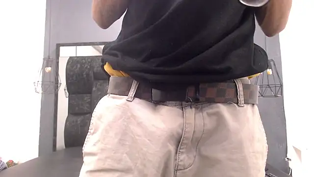 Snapshot of Jose_Smoke chatting on 10.04.25 Jose Smoke online show from 10.04.25