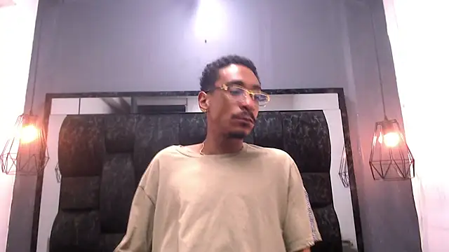 Snapshot of Jose_Smoke chatting on 10.06.25 Jose Smoke online show from 10.06.25