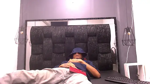 Snapshot of Jose_Smoke chatting on 10.08.25 Jose Smoke online show from 10.08.25