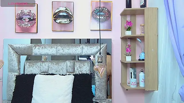 Vaioletcooper online show from 01.23.25
