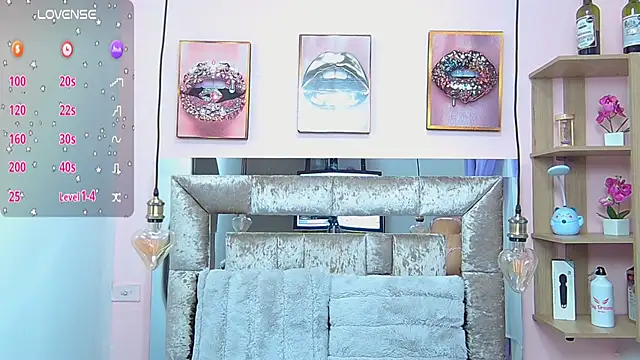 Vaioletcooper online show from 02.20.25