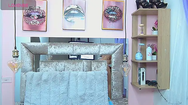 Vaioletcooper online show from 03.05.25