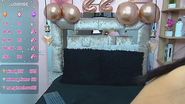 Vaioletcooper online show from 03.11.25