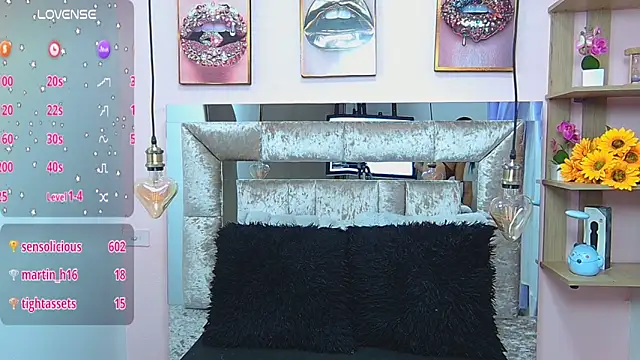 Vaioletcooper online show from 03.15.25