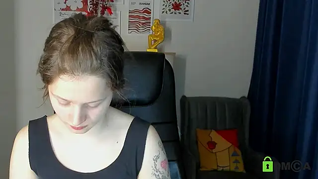 Snapshot of Alina_Mills chatting on 05.11.26 Alina Mills online show from 05.11.26