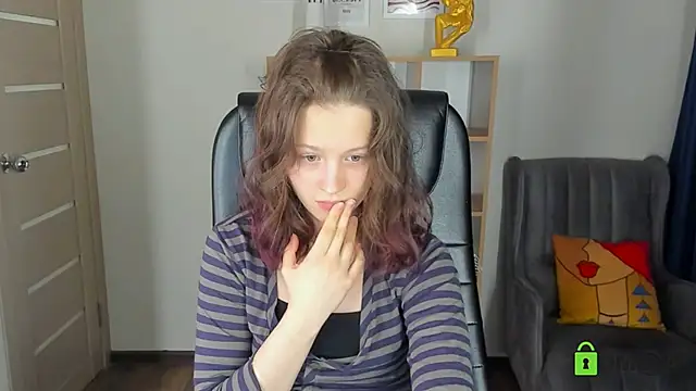 Snapshot of Alina_Mills chatting on 05.16.26 Alina Mills online show from 05.16.26