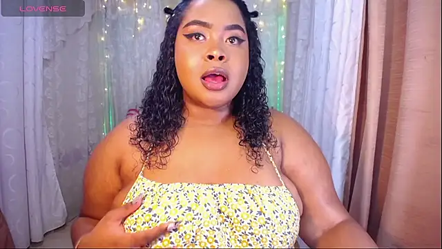 Snapshot of Ana_off_alana chatting on 10.11.25 Ana off alana online show from 10.11.25