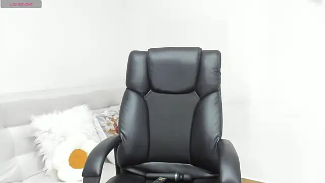 Snapshot of AprilDubois chatting on 12.21.24 AprilDubois online show from 12.21.24