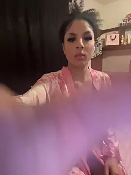 Snapshot of thatonelightskinn chatting on 02.07.25 thatonelightskinn online show from 02.07.25