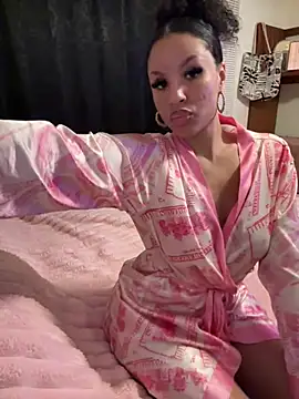 Snapshot of thatonelightskinn chatting on 02.21.25 thatonelightskinn online show from 02.21.25