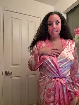 Snapshot of thatonelightskinn chatting on 02.25.25 thatonelightskinn online show from 02.25.25