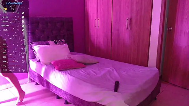 Medelynevans1 online show from 12.16.24