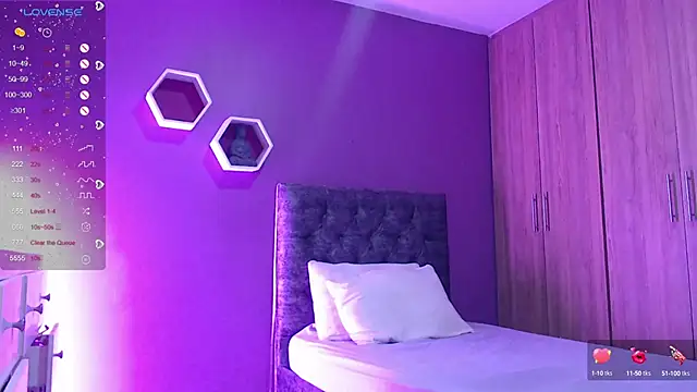 Medelynevans1 online show from 01.15.25