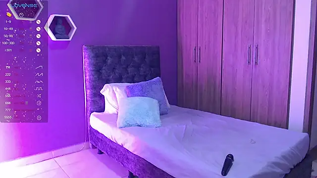 Medelynevans1 online show from 02.26.25