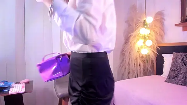 Snapshot of Alice_milf_ chatting on 01.21.25 Alice milf  online show from 01.21.25