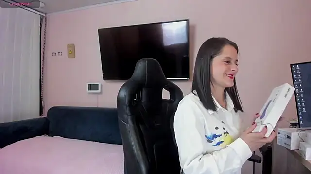 Snapshot of Alice_milf_ chatting on 02.01.25 Alice milf  online show from 02.01.25