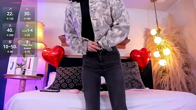 Snapshot of Alice_milf_ chatting on 02.13.25 Alice milf  online show from 02.13.25