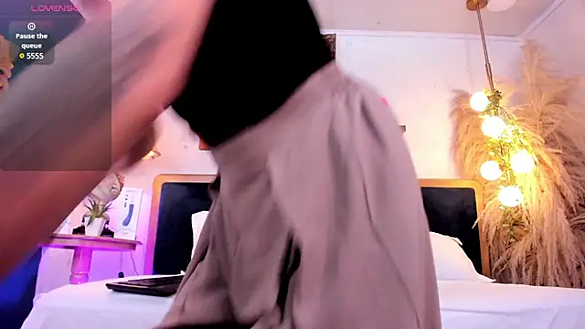 Snapshot of Alice_milf_ chatting on 02.24.25 Alice milf  online show from 02.24.25