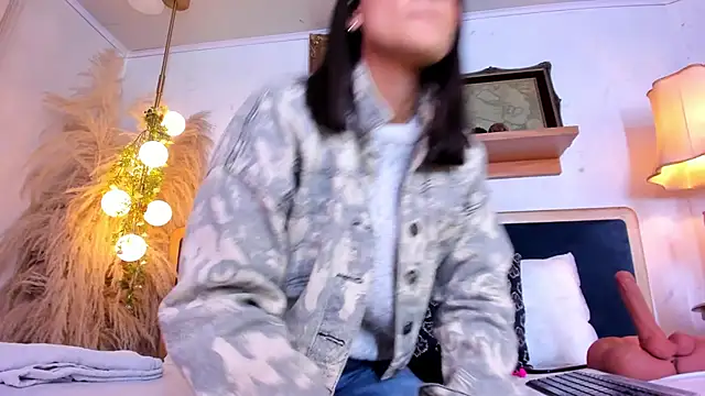 Snapshot of Alice_milf_ chatting on 03.15.25 Alice milf  online show from 03.15.25