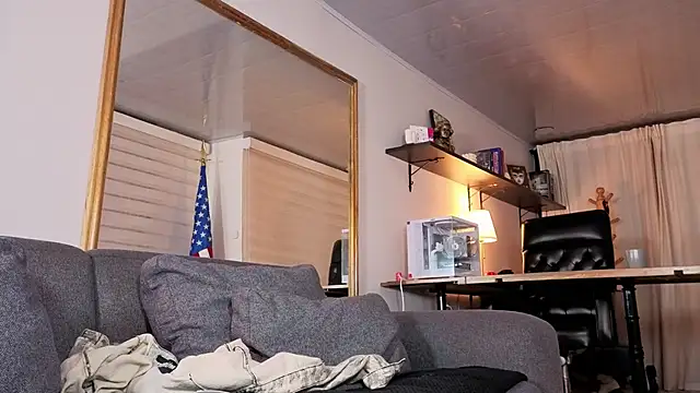 Snapshot of Alice_milf_ chatting on 10.10.25 Alice milf  online show from 10.10.25