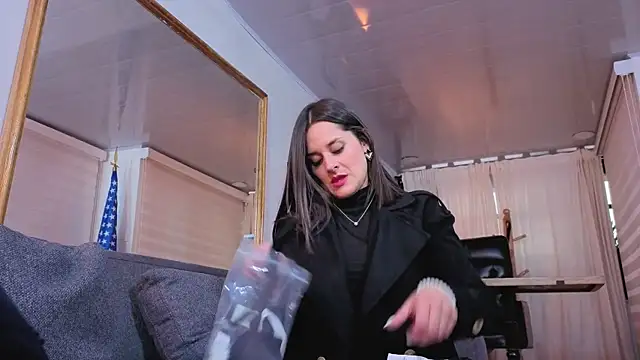 Snapshot of Alice_milf_ chatting on 10.16.25 Alice milf  online show from 10.16.25