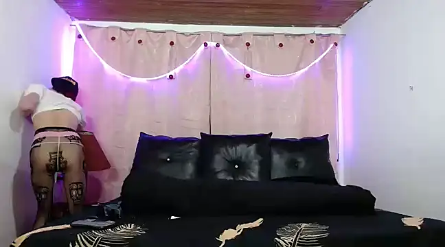 Red Hinata  online show from 01.28.25