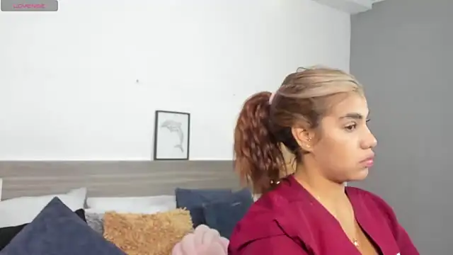 SaraaJhonsonn online show from 04.25.26