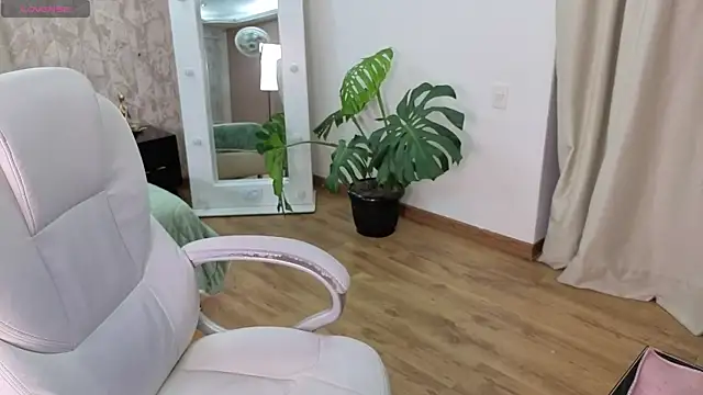 loly marce online show from 11.24.25