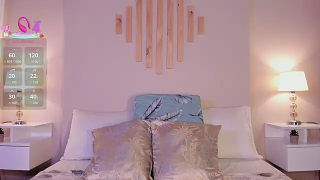 Snapshot of VictoriaNoah_ chatting on 10.18.25 VictoriaNoah online show from 10.18.25