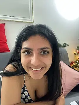 Snapshot of cloe_small chatting on 12.12.24 cloe small online show from 12.12.24