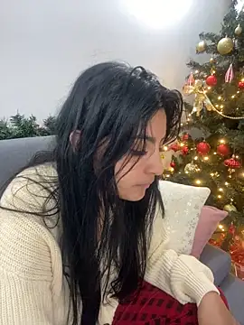 Snapshot of cloe_small chatting on 12.13.24 cloe small online show from 12.13.24