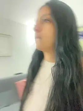 Snapshot of cloe_small chatting on 12.17.24 cloe small online show from 12.17.24