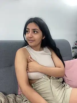 Snapshot of cloe_small chatting on 12.17.24 cloe small online show from 12.17.24