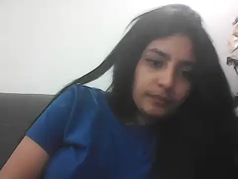 Snapshot of cloe_small chatting on 12.21.24 cloe small online show from 12.21.24