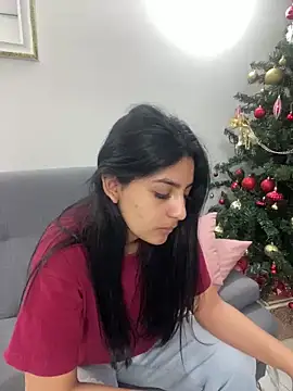 Snapshot of cloe_small chatting on 12.22.24 cloe small online show from 12.22.24