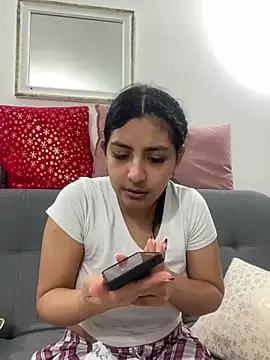 Snapshot of cloe_small chatting on 12.28.24 cloe small online show from 12.28.24
