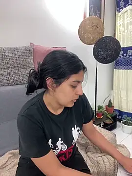 Snapshot of cloe_small chatting on 01.22.25 cloe small online show from 01.22.25