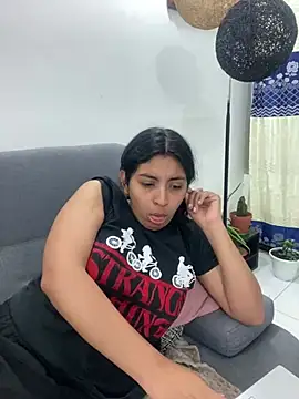 Snapshot of cloe_small chatting on 01.22.25 cloe small online show from 01.22.25