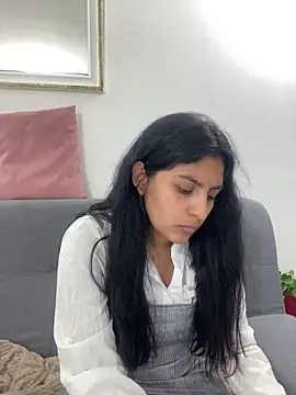 Snapshot of cloe_small chatting on 01.23.25 cloe small online show from 01.23.25