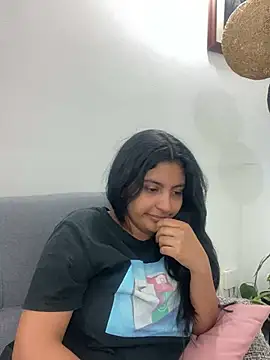 Snapshot of cloe_small chatting on 01.24.25 cloe small online show from 01.24.25