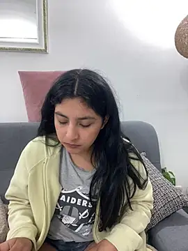 Snapshot of cloe_small chatting on 01.25.25 cloe small online show from 01.25.25