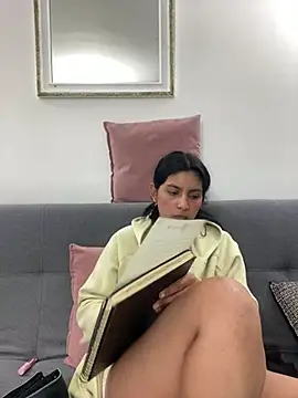 Snapshot of cloe_small chatting on 01.27.25 cloe small online show from 01.27.25