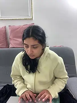 Snapshot of cloe_small chatting on 01.28.25 cloe small online show from 01.28.25