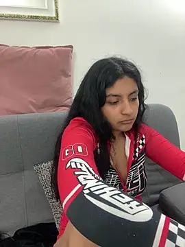 Snapshot of cloe_small chatting on 01.28.25 cloe small online show from 01.28.25