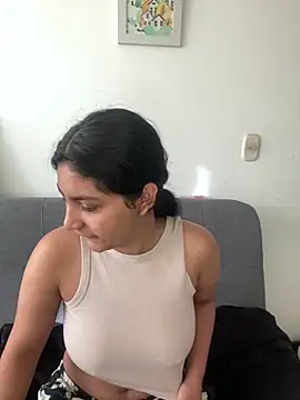 Snapshot of cloe_small chatting on 02.08.25 cloe small online show from 02.08.25